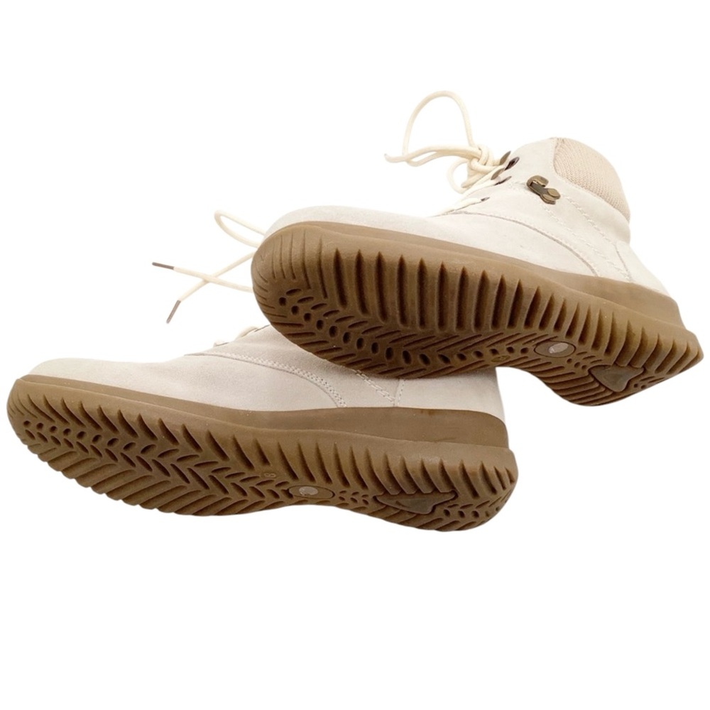 {Wanderlust} Boston Suede Lace up Ankle Booties - Picture 5 of 7